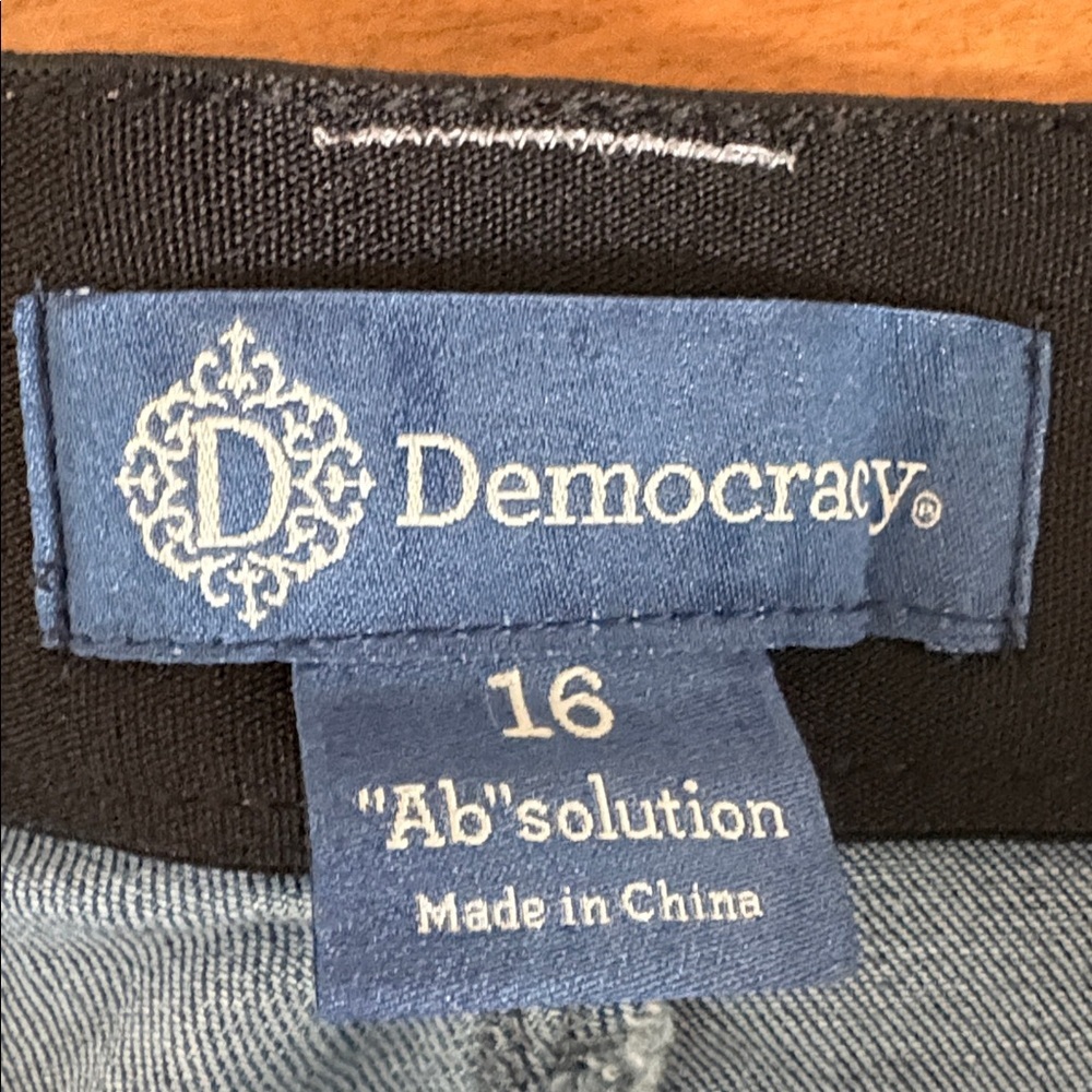 Democracy Jean Shorts Size 16 - Picture 9 of 10